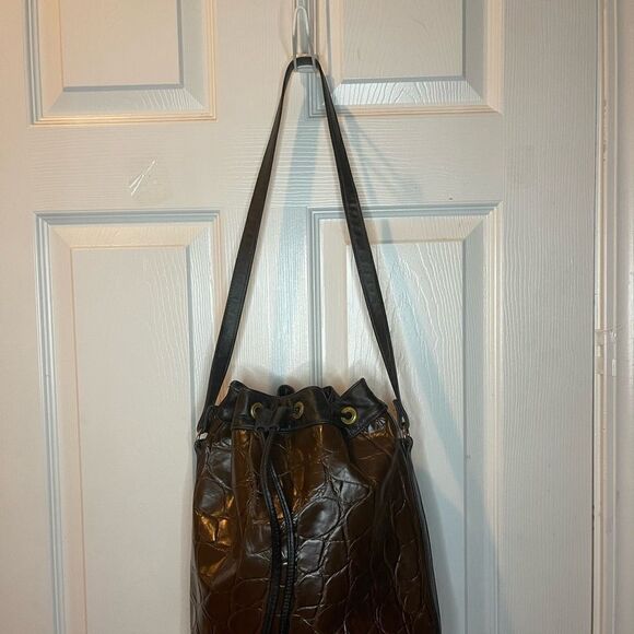 Brown croc prints black trims vegan leather bucket style drawstring shoulder bag - Picture 5 of 13